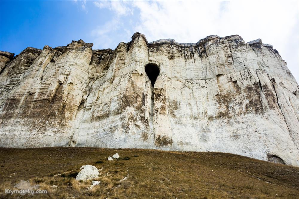 Пещера в Белой скале Ак-Кая