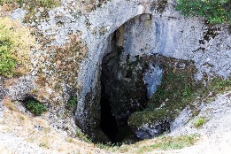 Пещера «Бездонный Колодец» («Топсюс-Хосар»)