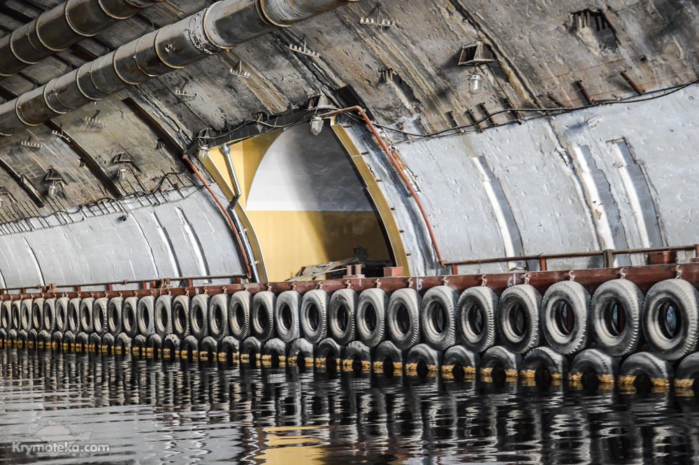 Подводные лодки в крыму. Балаклава Крым музей подводных лодок. База подводных лодок в Балаклаве. Балаклавский подземный музейный комплекс. Музей база подводных лодок в Балаклаве.
